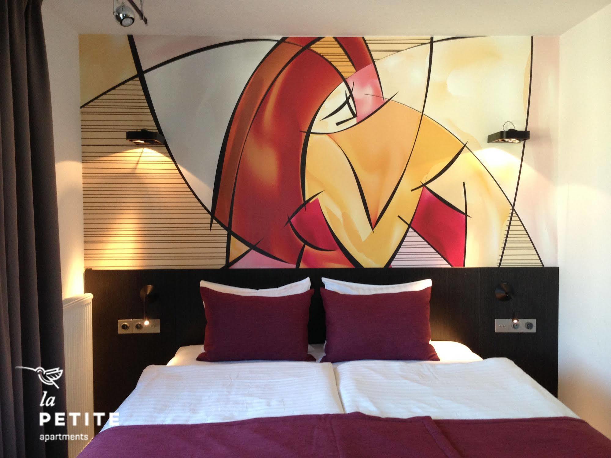 La Petite Apartments Гданск Екстериор снимка