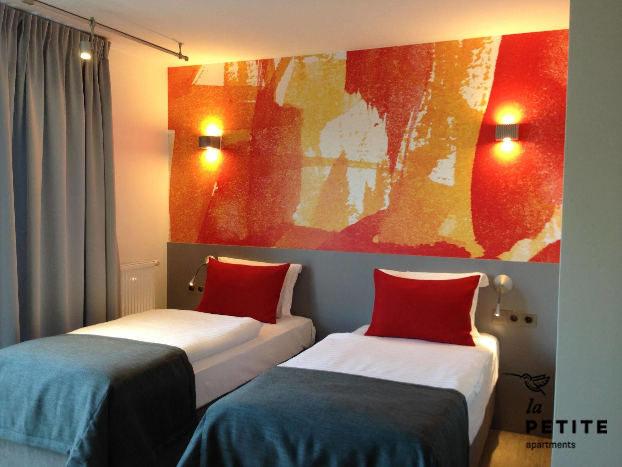 La Petite Apartments Гданск Екстериор снимка